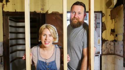 Spoilers del estreno de la serie de HGTV 'Home Town Inn This Together' y actualización de Erin Napier tras el incendio.