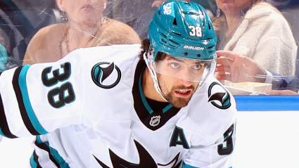 Instan a los Maple Leafs a fichar al mejor defensor de los Sharks en la agencia libre.