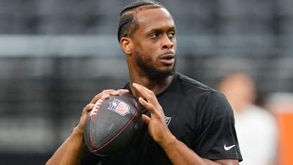 Geno Smith, de los Jets, envía un mensaje contundente tras una dura temporada contra los Raiders.