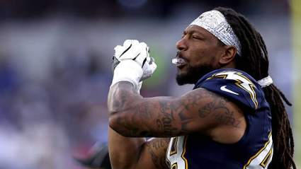 El defensor de los Chargers, con un contrato de 79 millones de dólares, es señalado como posible candidato a ser despedido.