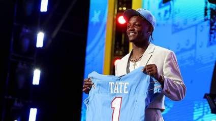 Carnell Tate, de los Titans, recibe una predicción antes de su temporada de novato.