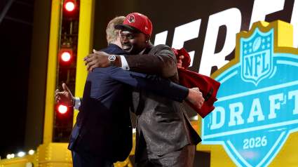 Los Cardinals firman al jugador de primera ronda Jeremiyah Love con un contrato récord.