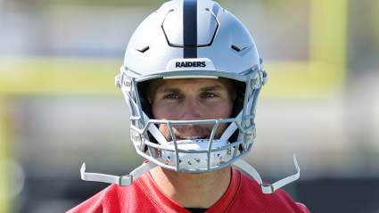 El mariscal de campo de los Raiders, Kirk Cousins, recibe un mensaje directo de Fernando Mendoza.