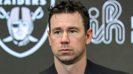 Klint Kubiak deja claras sus expectativas sobre la batalla por el puesto de mariscal de campo de los Raiders.