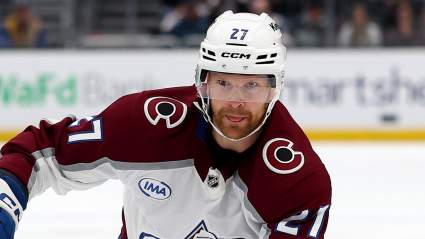 El exdefensa de los Oilers anota el gol decisivo para los Avalanche.