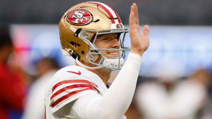 Los 49ers reciben una fuerte valoración de Mac Jones tras la actualización de su contrato.