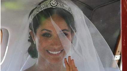 El look nupcial de Meghan Markle rindió un discreto homenaje a la realeza estadounidense.