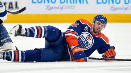 Los ex agentes libres veteranos de los Blackhawks podrían quedarse en Edmonton.