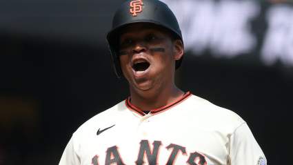 Rafael Devers, de los Giants, da un golpe de autoridad en la victoria sobre los Dodgers.