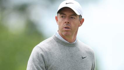 Rory McIlroy, tras romperse una uña del pie y reventarse una ampolla, ahora usa zapatos especiales.