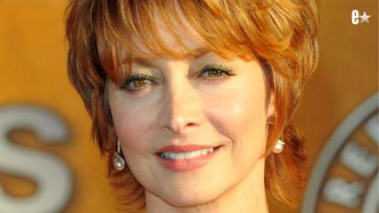 Sharon Lawrence, de 64 años, ex actriz de 'NYPD Blue', brilla en los premios Gracie y sus fans dicen que "envejece como el buen vino".