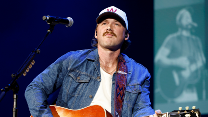 Morgan Wallen se muestra comprensiblemente frustrado y vuelca el piano tras un fallo en el escenario [VIDEO]