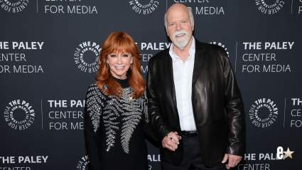 Reba McEntire revela sus planes de boda, incluyendo el papel que desempeñarán sus "nietos perros".