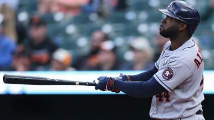A los Red Sox les aconsejan que adquieran a la estrella de los Astros, Yordan Alvarez, a pesar del elevado costo.