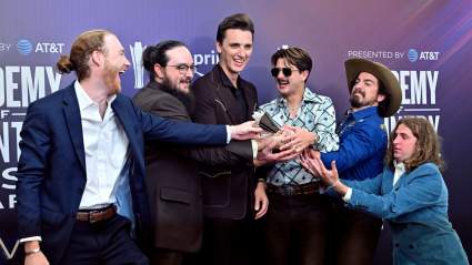Red Clay Strays revelan un aterrador susto de vuelo antes de los premios ACM.