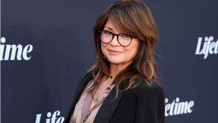 Valerie Bertinelli comparte un detalle conmovedor sobre su primer encuentro con Eddie Van Halen.