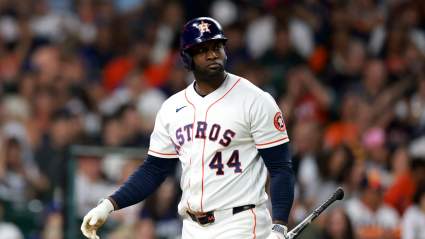 El bateador estrella de los Astros, Yordan Álvarez, abandona el partido contra los Cachorros mientras continúan sus problemas de lesiones.