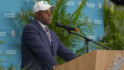 El ex gerente general de los Dolphins, Chris Grier, recibe importantes noticias sobre su carrera tras su despido a mitad de temporada.