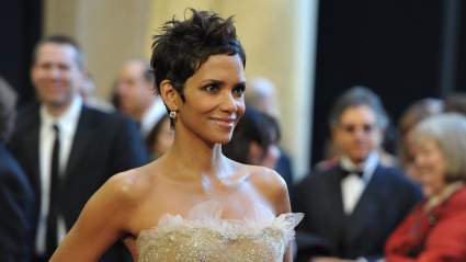 Las mejores y más bellas fotos de la icónica Halle Berry en la alfombra roja.