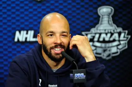 Manny Malhotra será contratado por los Canucks como entrenador principal.
