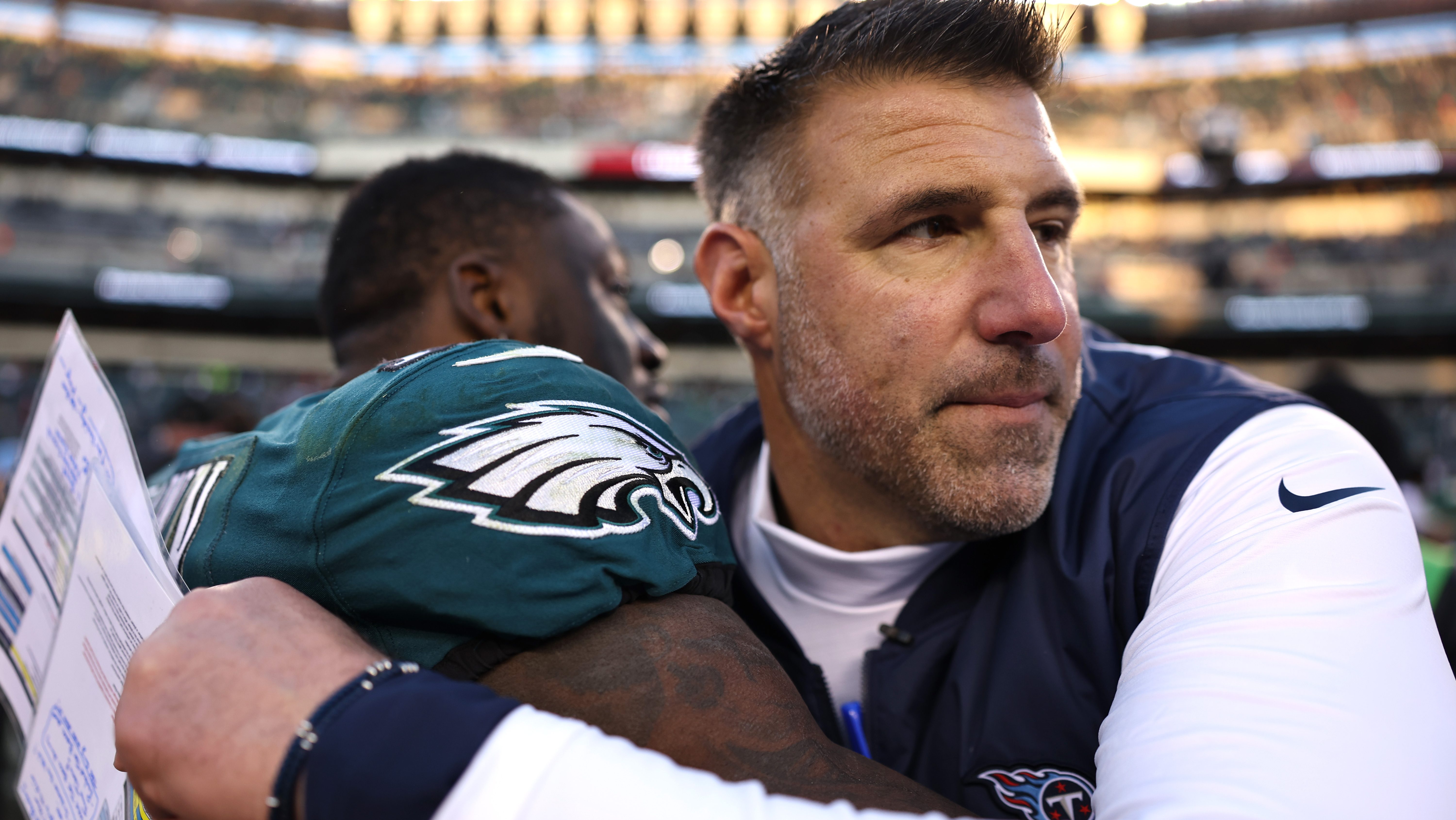 AJ Brown recibe una advertencia de Mike Vrabel tras el traspaso de los Patriots.