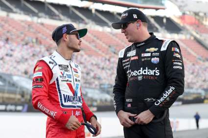 Un piloto de la NASCAR Cup Series aprovecha su victoria en una carrera de tierra para continuar el legado de Kyle Busch.
