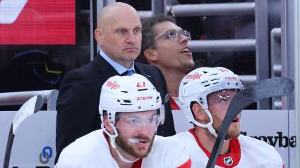 Informe: Los Maple Leafs han entrevistado al ex entrenador de los Red Wings.