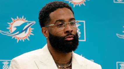 Odell Beckham Jr., exjugador de los Dolphins, renueva contrato con los New York Giants.