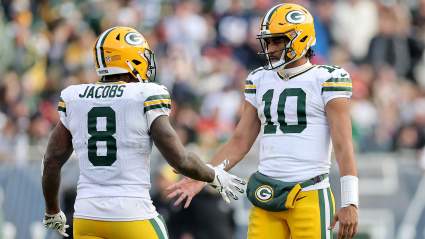 El mariscal de campo de los Packers, Jordan Love, rompe el silencio sobre el arresto de Josh Jacobs en los entrenamientos voluntarios.