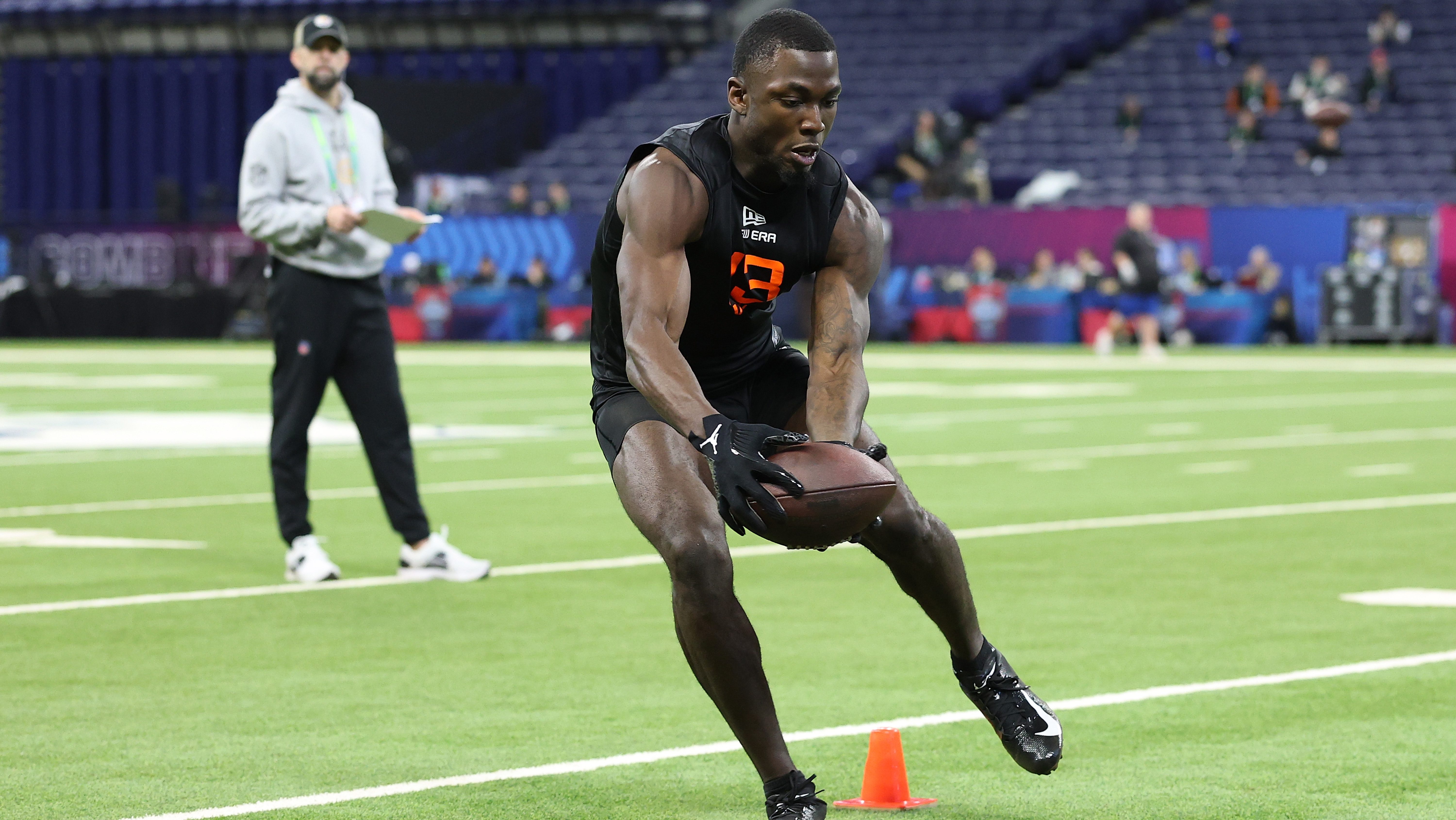 Los Jets fichan a un ex receptor de los Giants de 1,96 m y despiden al pateador durante los entrenamientos voluntarios.