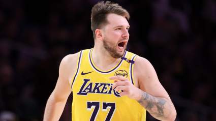 Los Lakers consiguen un pívot estrella de 166 millones de dólares junto a Luka Doncic en una idea de intercambio de ensueño.