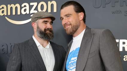 Travis Kelce y Jason Kelce se unen para un anuncio emocionante.