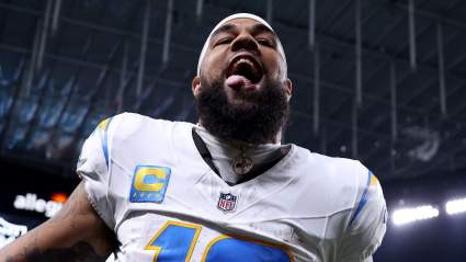 Instan a los Chargers a reunirse con el jugador favorito de la afición, valorado en 139 millones de dólares.
