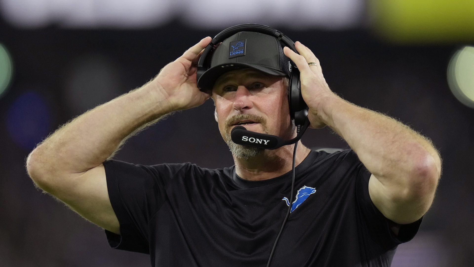 El ex liniero defensivo de los Lions, Flyer, se une a un rival de la AFC.