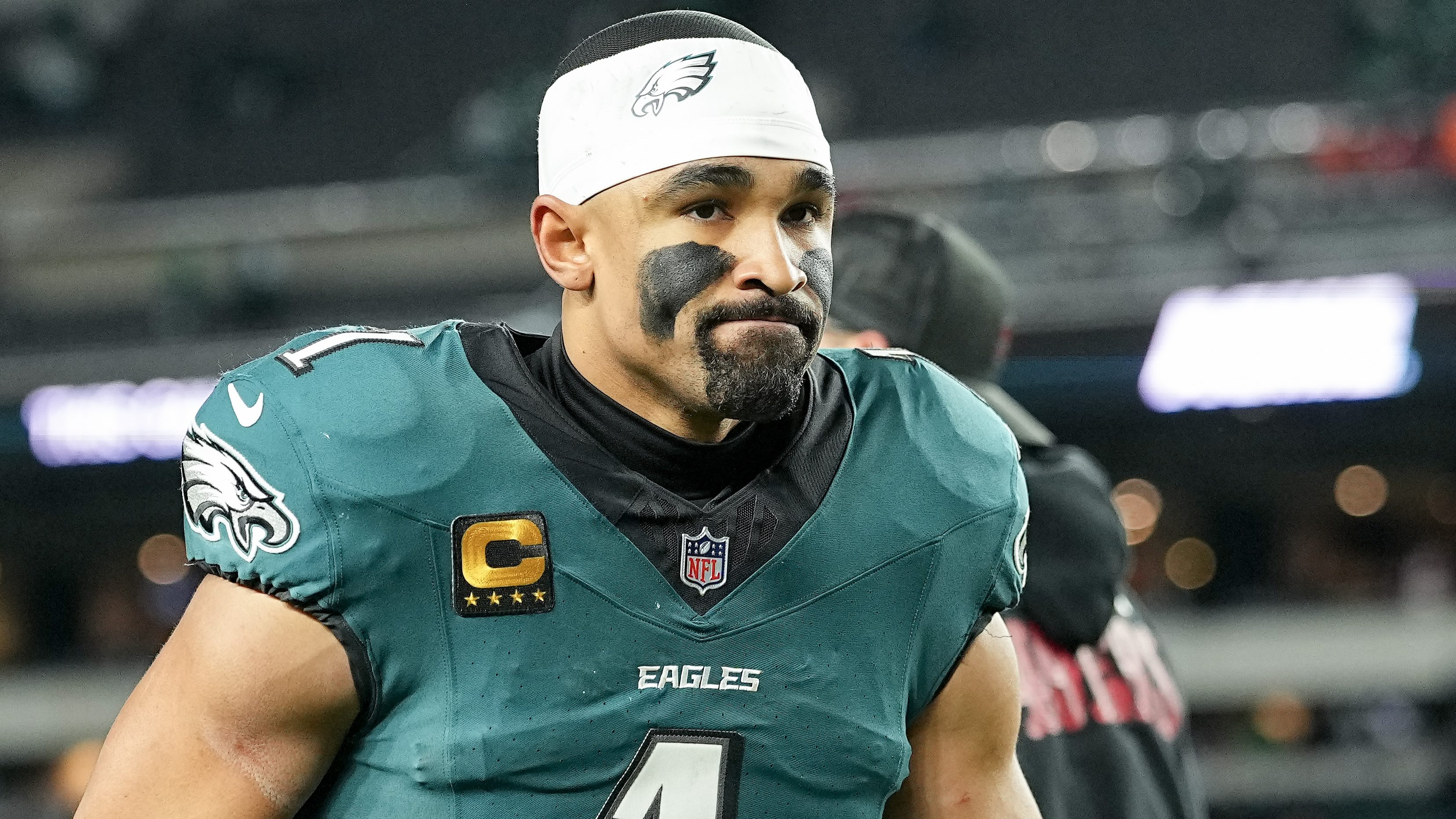 Jalen Hurts, estrella de los Philadelphia Eagles, es señalado como el perdedor del traspaso de AJ Brown.