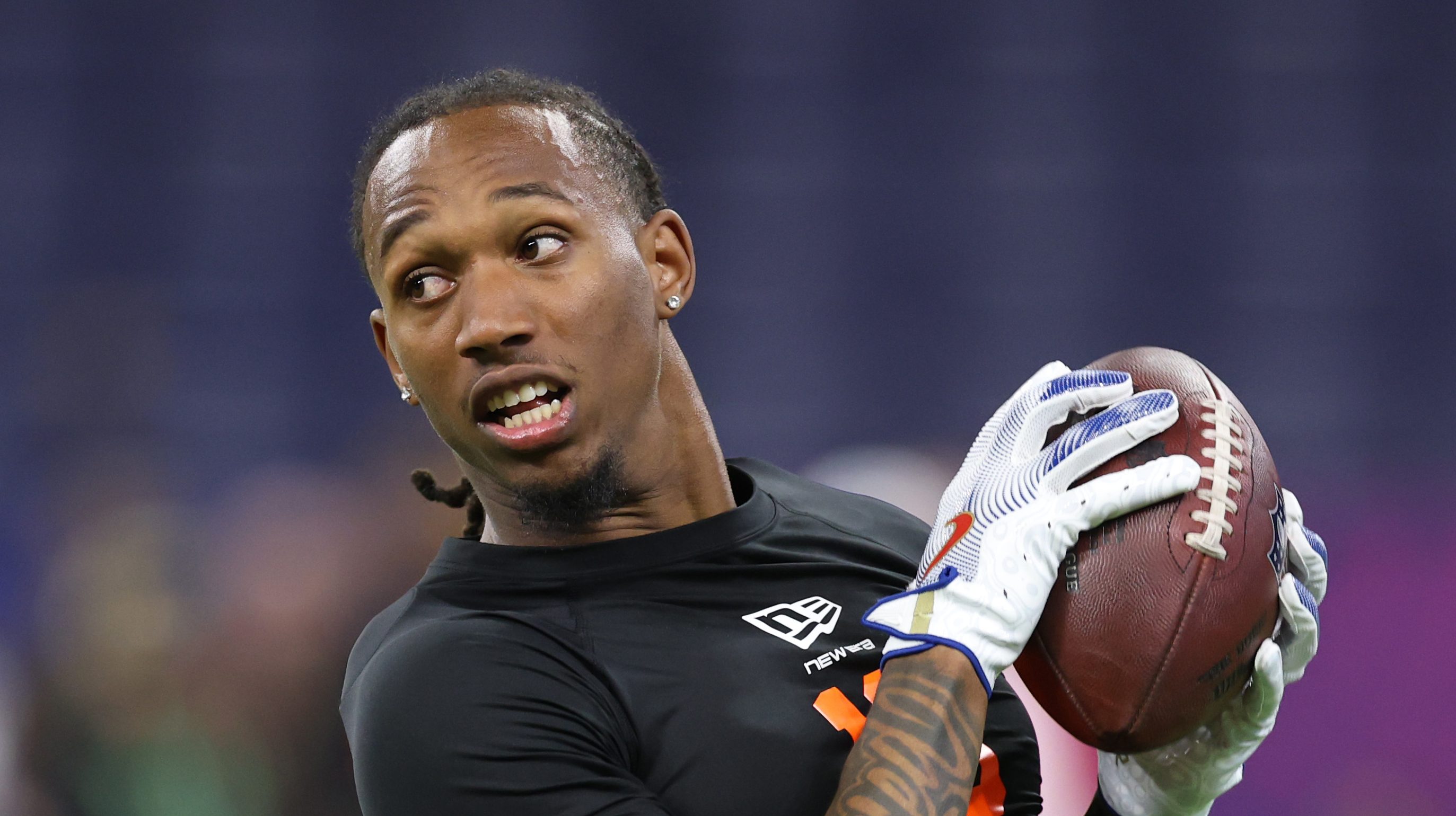 El novato de los Dolphins tiene un mal comienzo en el minicampamento: "No atrapó ningún pase".