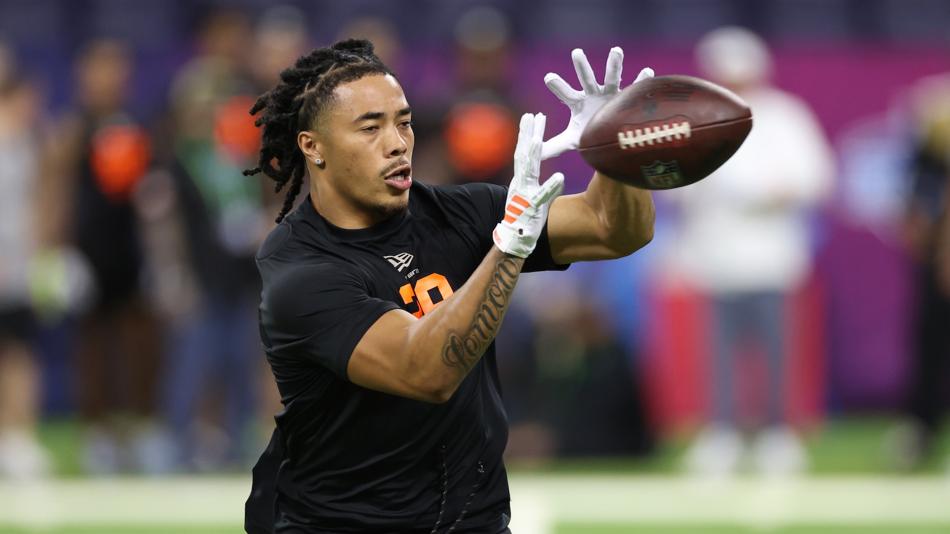 El receptor novato de los Eagles, Makai Lemon, se enfrenta a un misterioso contratiempo.
