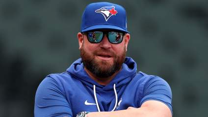 Los Toronto Blue Jays anuncian la contratación de un jugador con 7 años de experiencia en la MLB durante la serie contra los Braves.