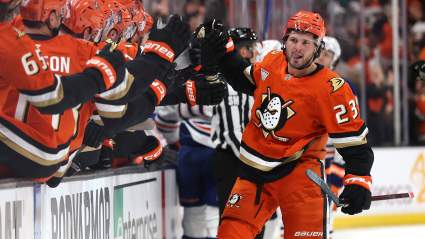 Los Maple Leafs están interesados ​​en adquirir a la estrella de los Ducks, valorada en 42 millones de dólares.