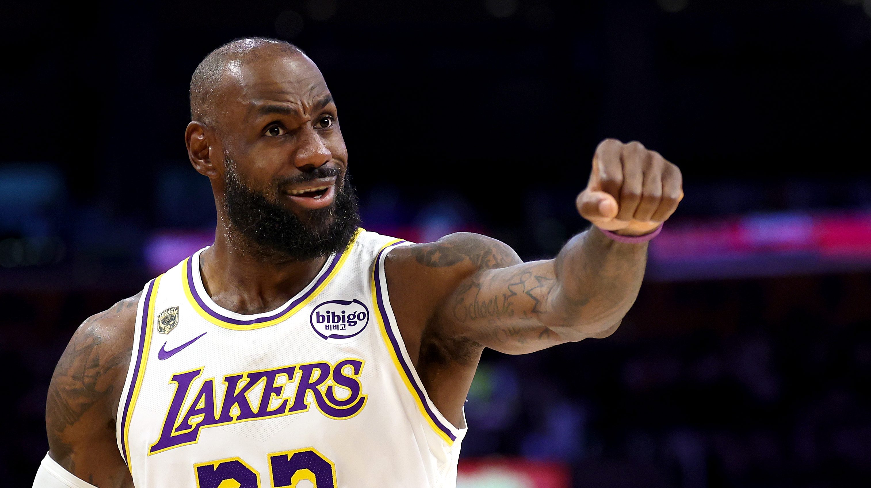 LeBron James ofrece detalles sobre el proceso de toma de decisiones de los Lakers en medio de los rumores de la temporada baja.