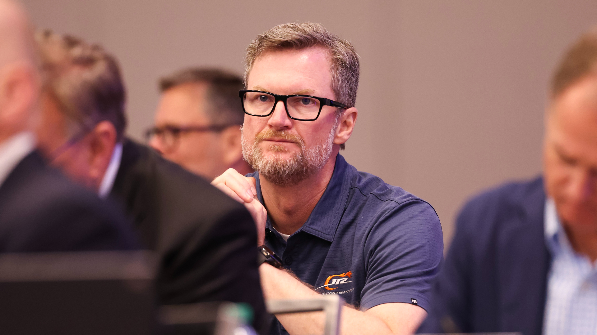 Dale Earnhardt Jr. reitera su postura sobre el incidente de Austin Dillon en Nashville.