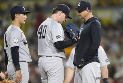 Instan a Aaron Boone, de los Yankees, a tomar una decisión "radical" cuando la rotación esté completa y sin lesiones.