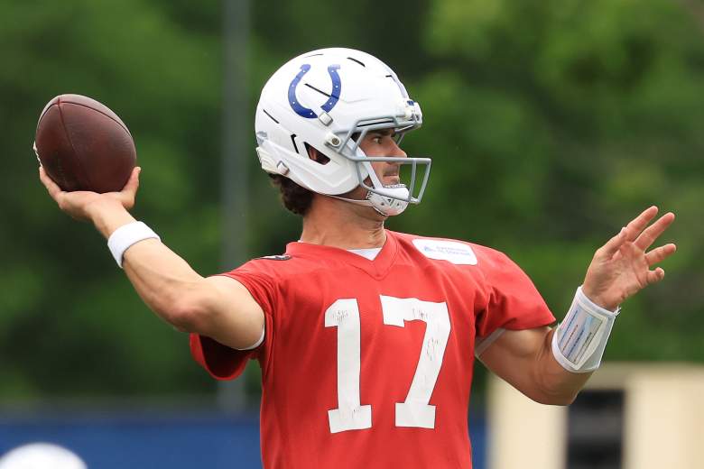 El entrenador en jefe de los Colts, Shane Steichen, comparte una importante actualización sobre la lesión de Daniel Jones en medio de los entrenamientos voluntarios.