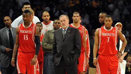 Los Rockets lamentan la partida del entrenador responsable de la racha histórica con una emotiva declaración.