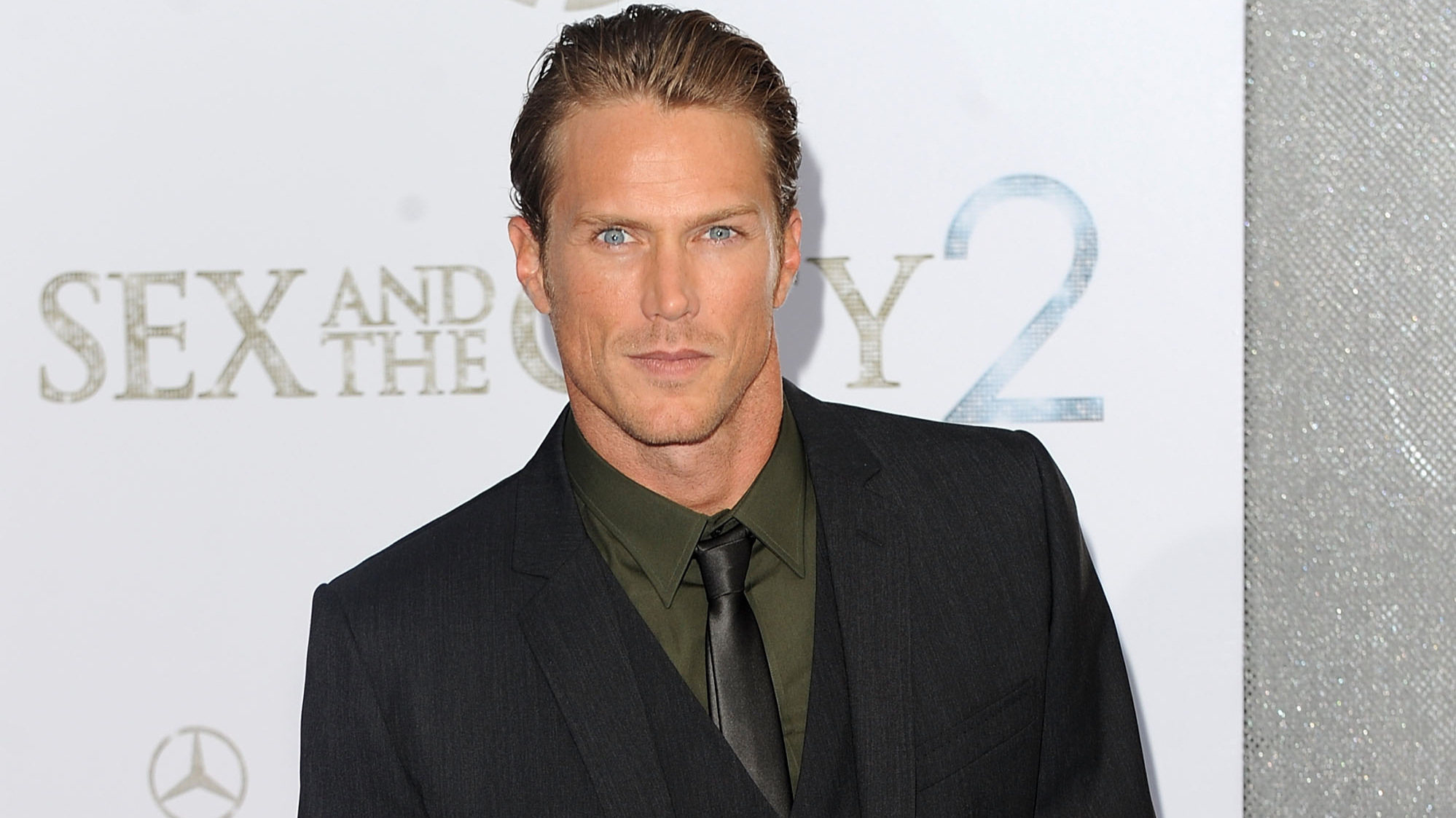 Jason Lewis retoma su personaje favorito de los fans de “Sex and the City”, Smith Jerrod, en una nueva campaña.