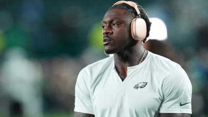 AJ Brown rompe el silencio con un emotivo mensaje tras el traspaso de los Patriots.