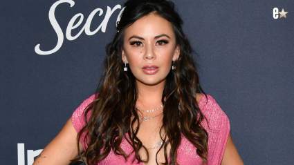 Se revelan los detalles del acuerdo de divorcio de Janel Parrish mientras ella sonríe radiante durante una escapada de fin de semana con Sasha Farber.