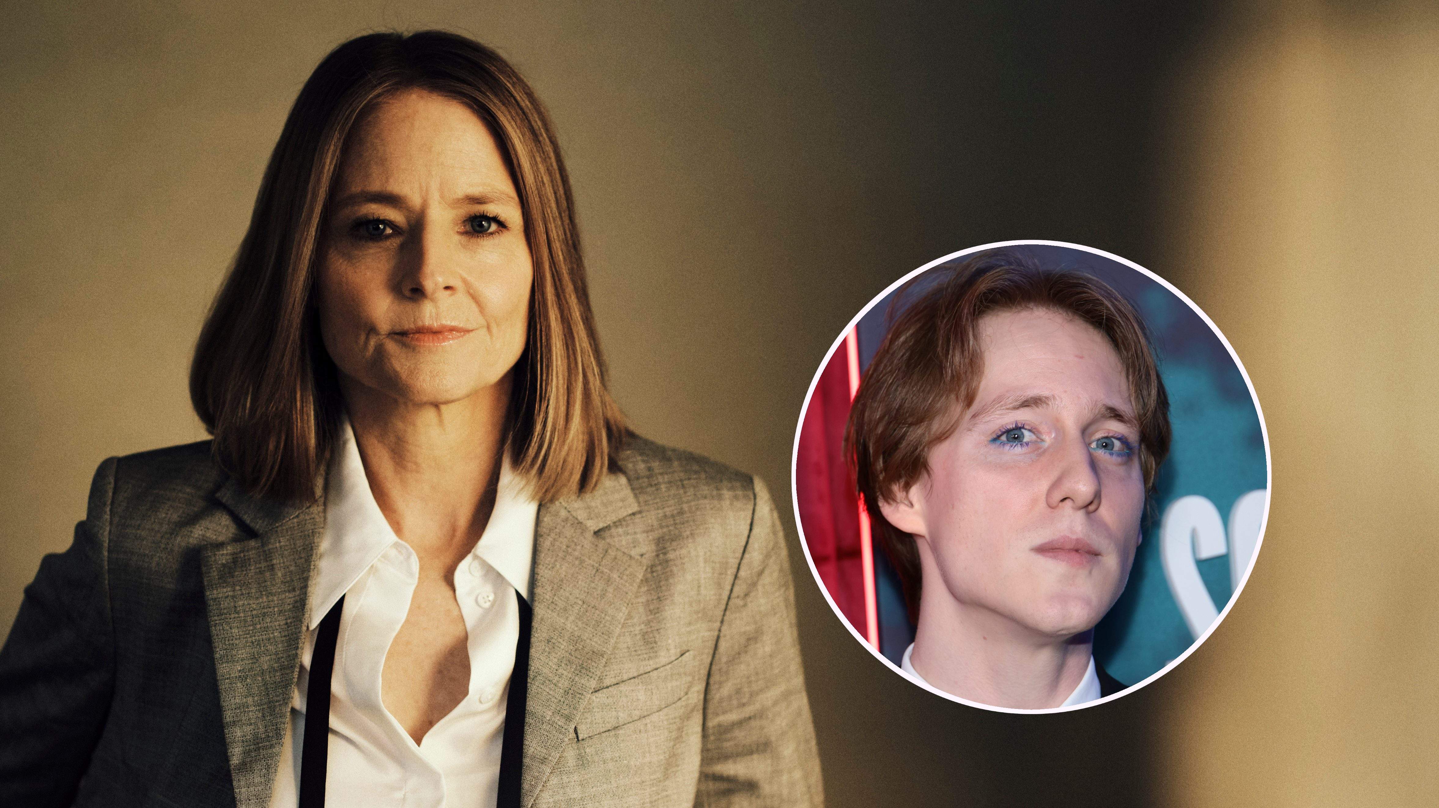 El hijo actor de Jodie Foster, Charlie, la supera en estatura mientras asisten juntos a un espectáculo de Broadway.