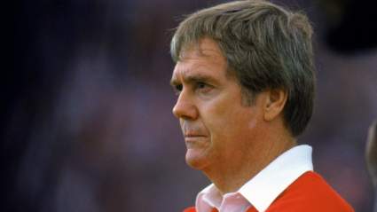 Raymond Berry, el querido entrenador de los Patriots que ganó el Super Bowl, fallece a los 93 años; se suceden los homenajes.